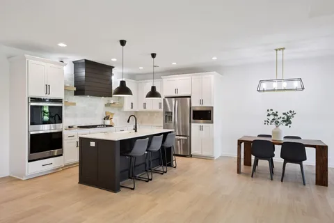 $799,999 | 25617 Cedar Lane, New Prague, MN 56071