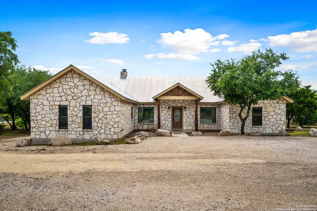$675,000 | 72 Mountain Laurel Lane, Concan, TX 78838