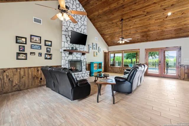 $675,000 | 72 Mountain Laurel Lane, Concan, TX 78838