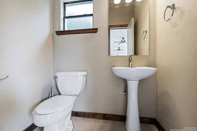 $675,000 | 72 Mountain Laurel Lane, Concan, TX 78838