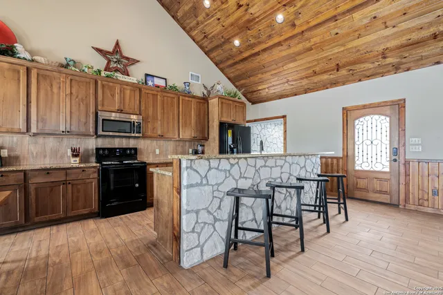 $675,000 | 72 Mountain Laurel Lane, Concan, TX 78838