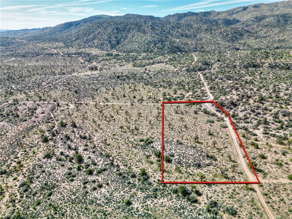 27 Vista Road Landers, CA 92285 - Photo 22 of 33 a view of a yard