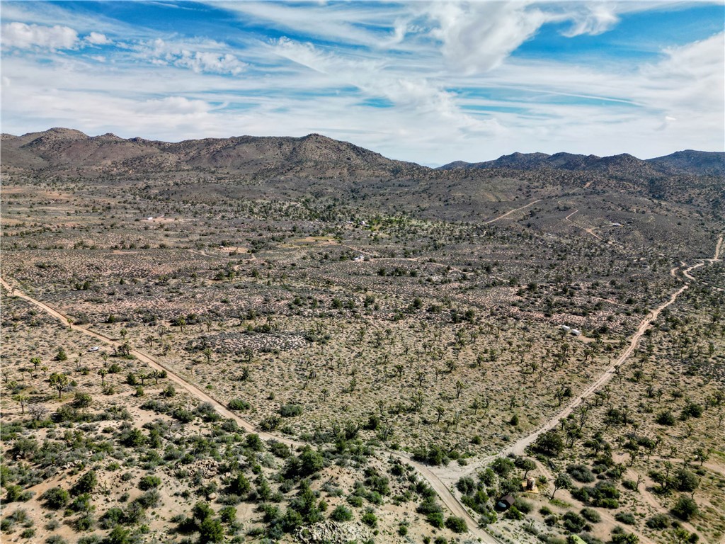 27 Vista Road Landers, CA 92285 - Photo 28 of 33 a view of a mountain in the distance