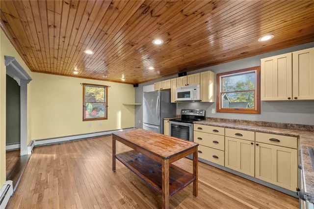 $1,495,000 | 104 Howland Avenue, Jamestown, RI 02835