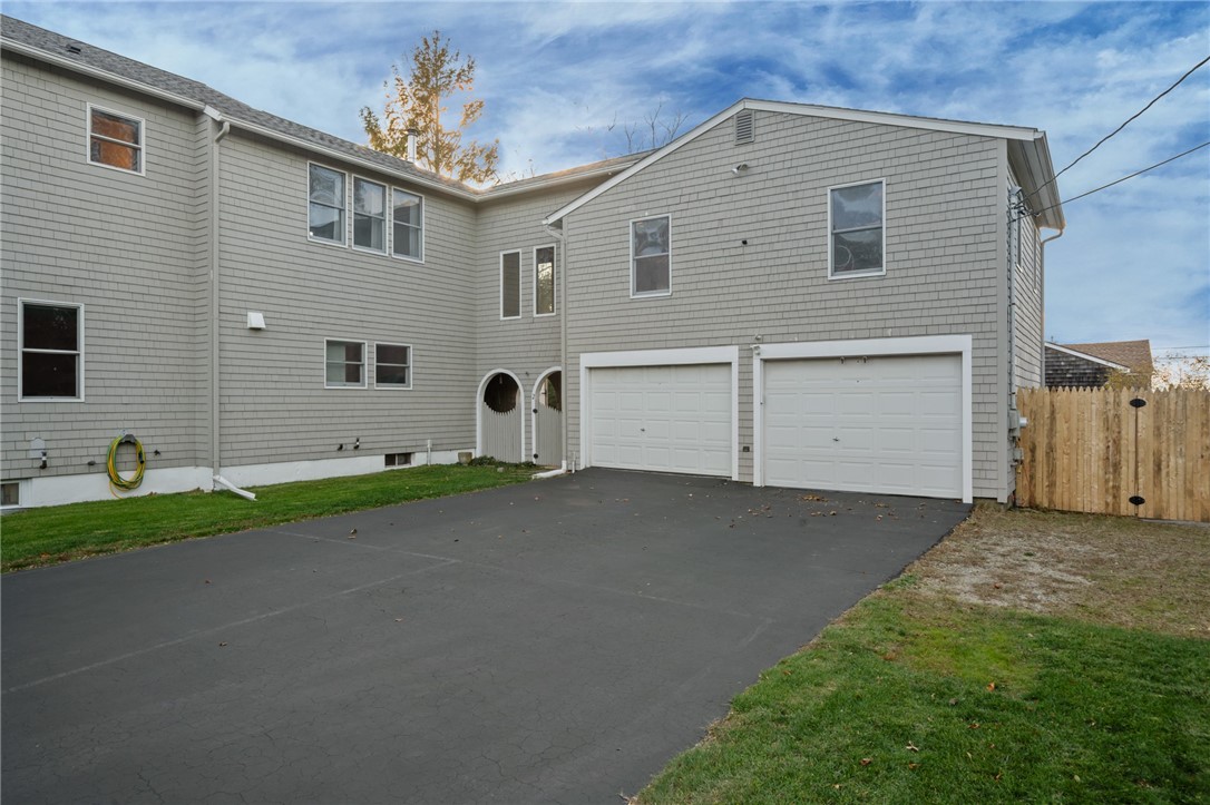 104 Howland Avenue Jamestown, RI 02835 - Photo 4 of 50