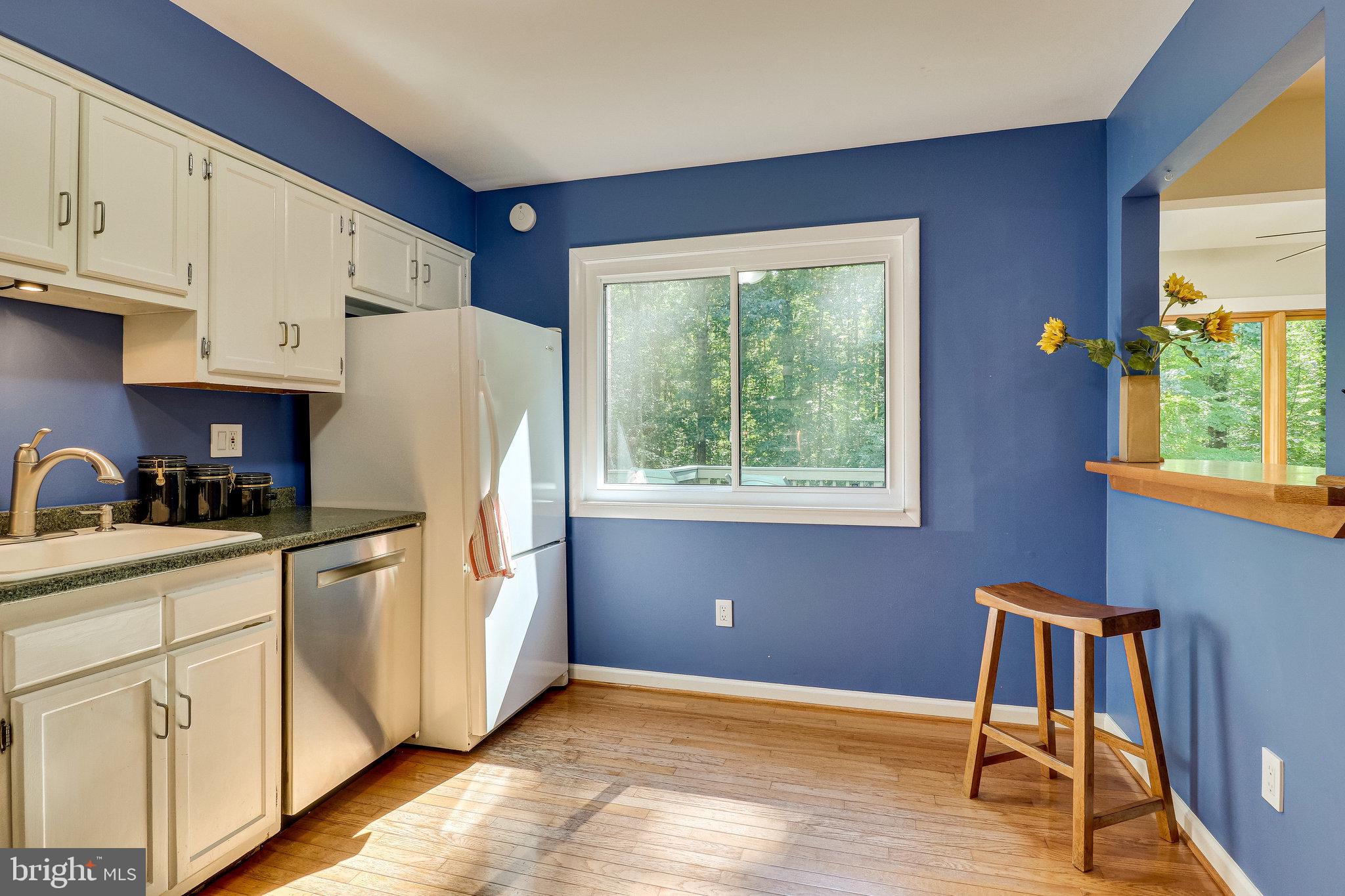 2210 Glencourse Lane Reston, VA 20191 - Photo 28 of 84 Lovely Bright Kitchen