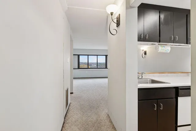 $94,999 | 1920 South 1st Street, Unit 707, Minneapolis, MN 55454