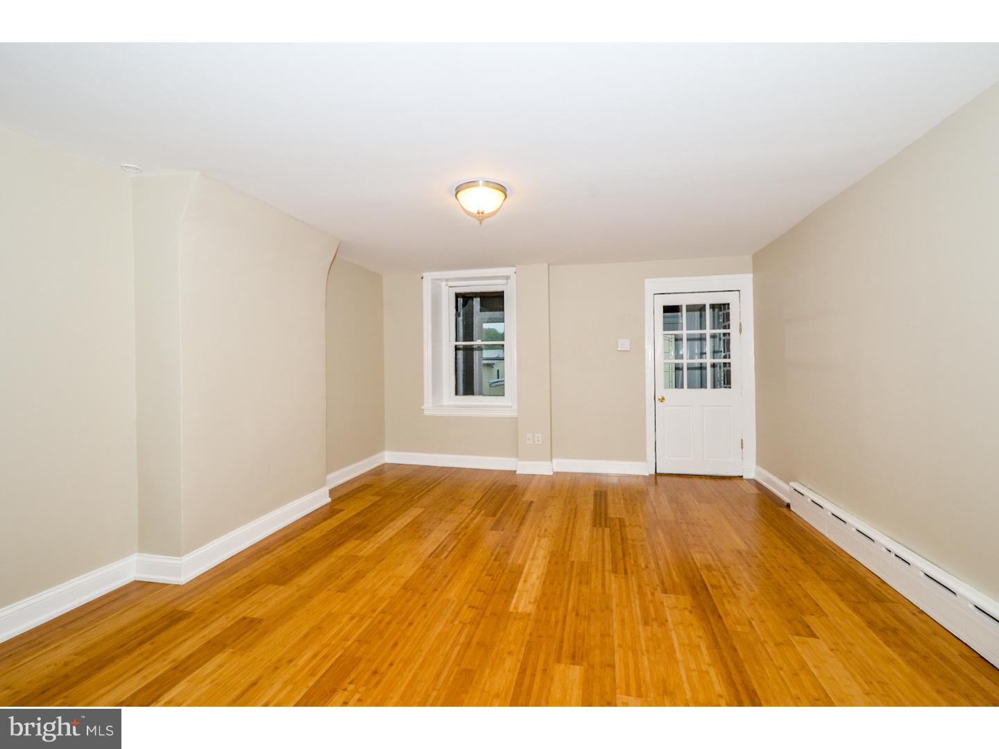 4173 Apple Street Philadelphia, PA 19127 - Photo 6 of 22 Living Room