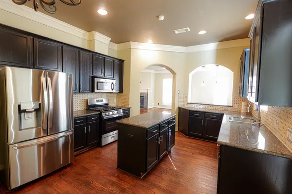 $3,600 | 1314 Sherwood Springs Lane, Houston, TX 77043