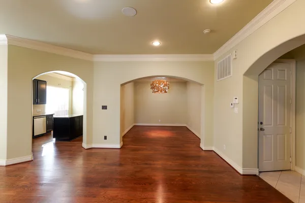 $3,600 | 1314 Sherwood Springs Lane, Houston, TX 77043
