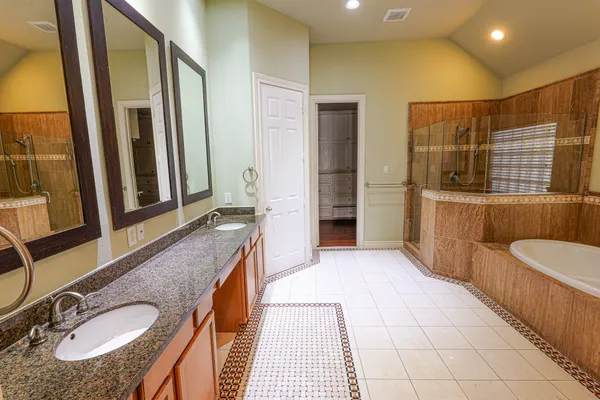 $3,600 | 1314 Sherwood Springs Lane, Houston, TX 77043