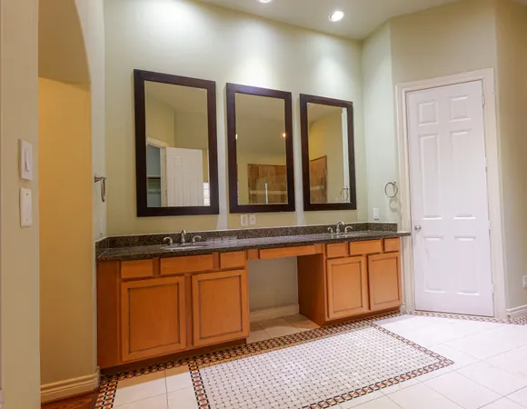 $3,600 | 1314 Sherwood Springs Lane, Houston, TX 77043