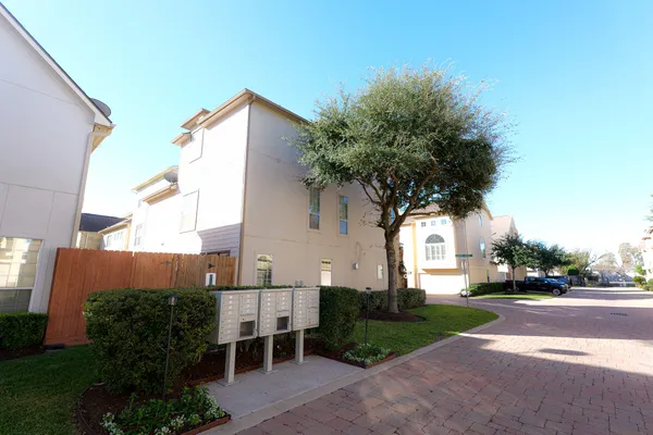 $3,600 | 1314 Sherwood Springs Lane, Houston, TX 77043