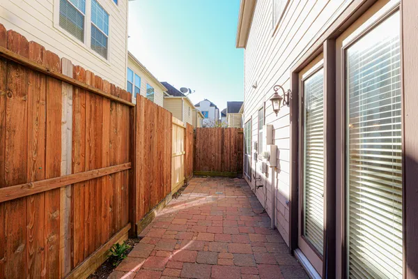 $3,600 | 1314 Sherwood Springs Lane, Houston, TX 77043