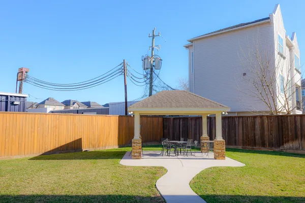 $3,600 | 1314 Sherwood Springs Lane, Houston, TX 77043
