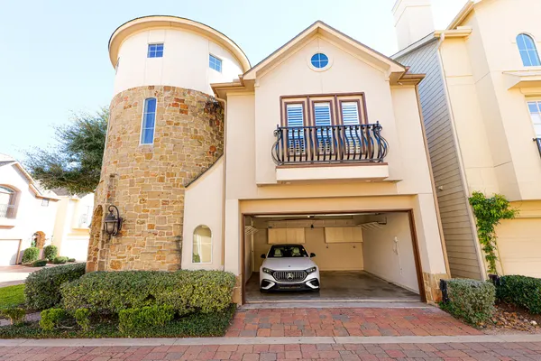 $3,600 | 1314 Sherwood Springs Lane, Houston, TX 77043