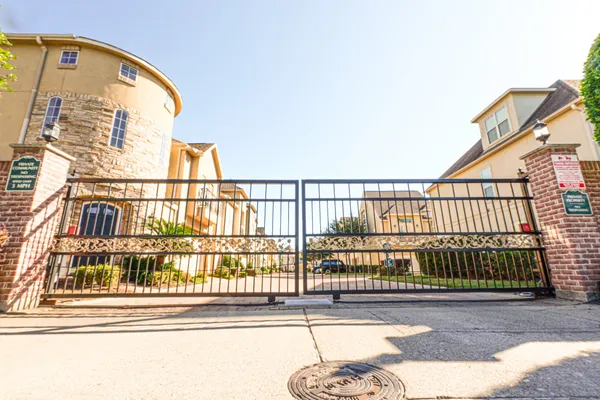 $3,600 | 1314 Sherwood Springs Lane, Houston, TX 77043