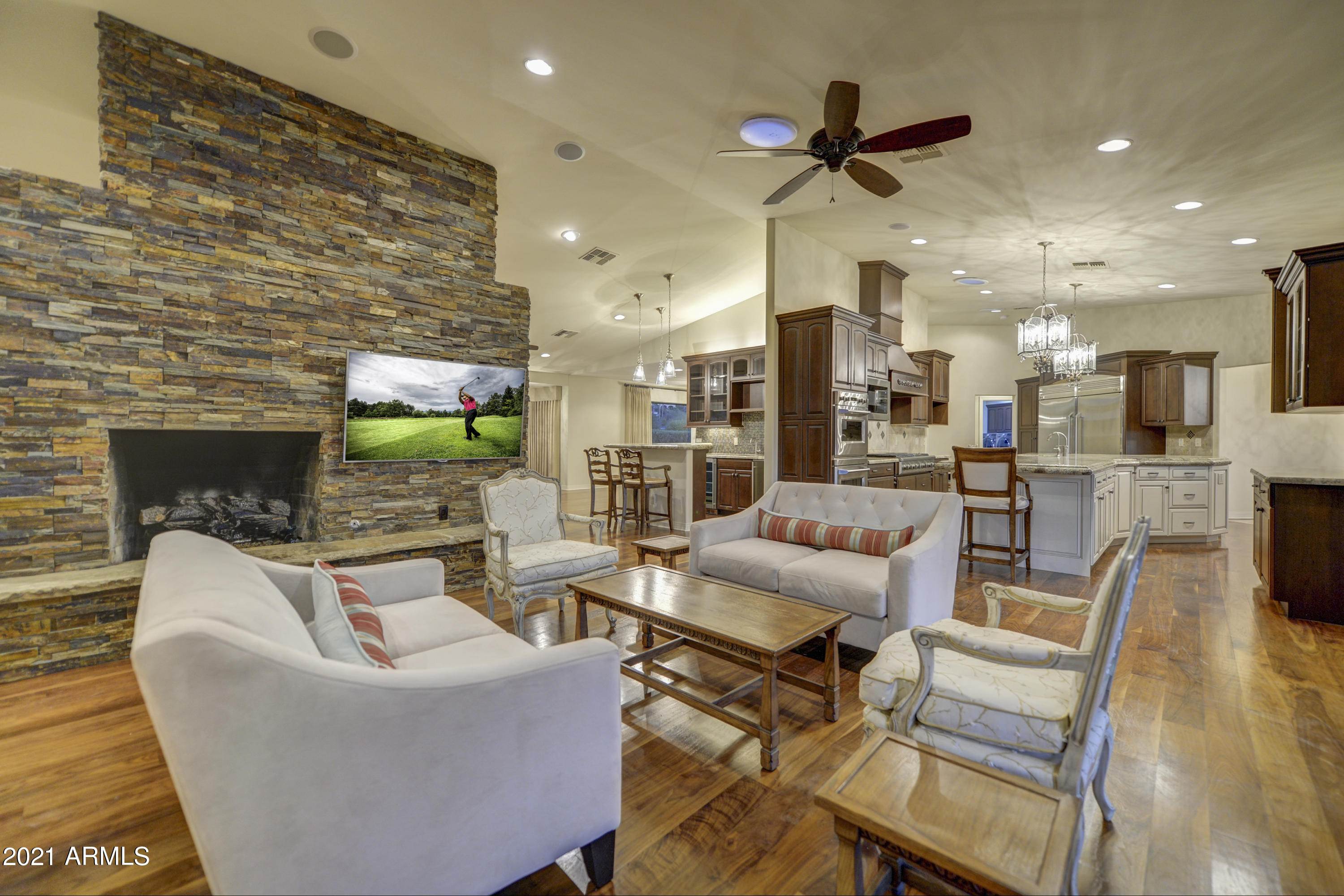 4717 East Rockridge Road Phoenix, AZ 85018 - Photo 9 of 37 008_Family Sitting