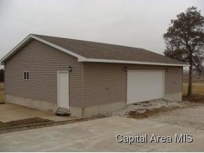 2347 Rees Road Jacksonville, IL 62650 - Photo 4 of 20