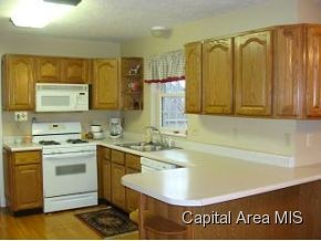 2347 Rees Road Jacksonville, IL 62650 - Photo 5 of 20