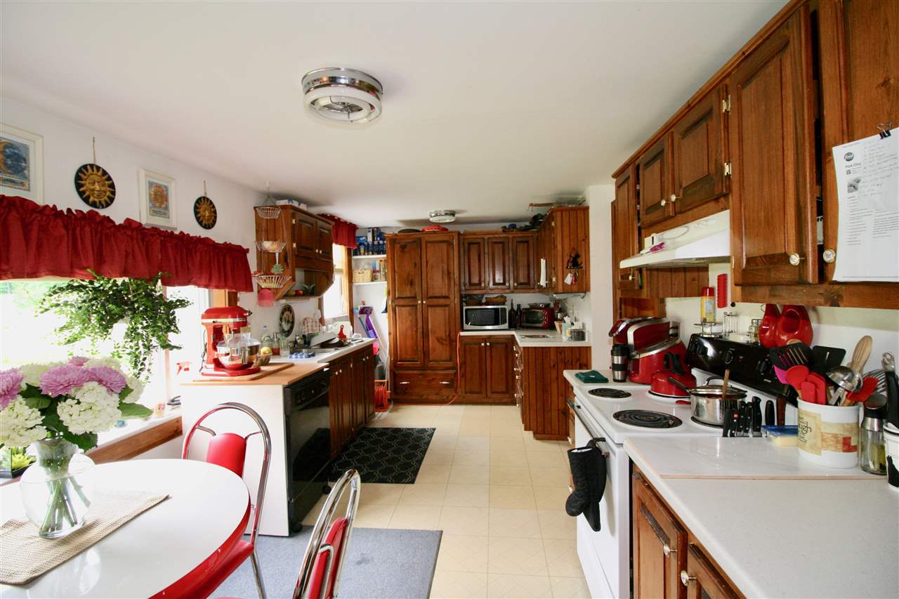 730 River Road New Haven, VT 05472 - Photo 5 of 32
