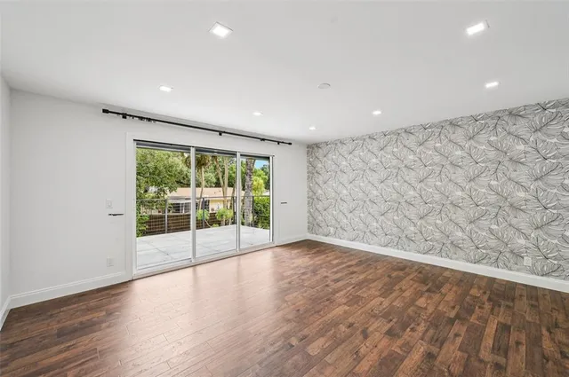 $950,000 | 4392 Brandywine Drive, Sarasota, FL 34241