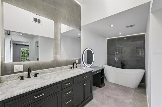 $950,000 | 4392 Brandywine Drive, Sarasota, FL 34241