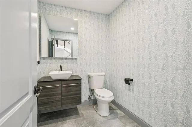 $950,000 | 4392 Brandywine Drive, Sarasota, FL 34241