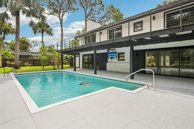 $950,000 | 4392 Brandywine Drive, Sarasota, FL 34241