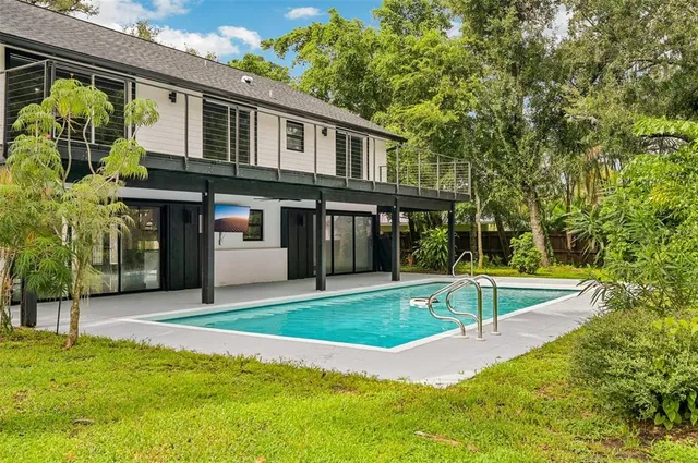 $950,000 | 4392 Brandywine Drive, Sarasota, FL 34241