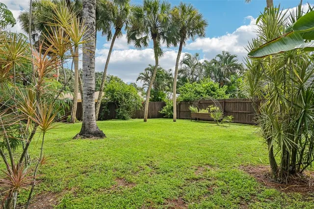 $950,000 | 4392 Brandywine Drive, Sarasota, FL 34241