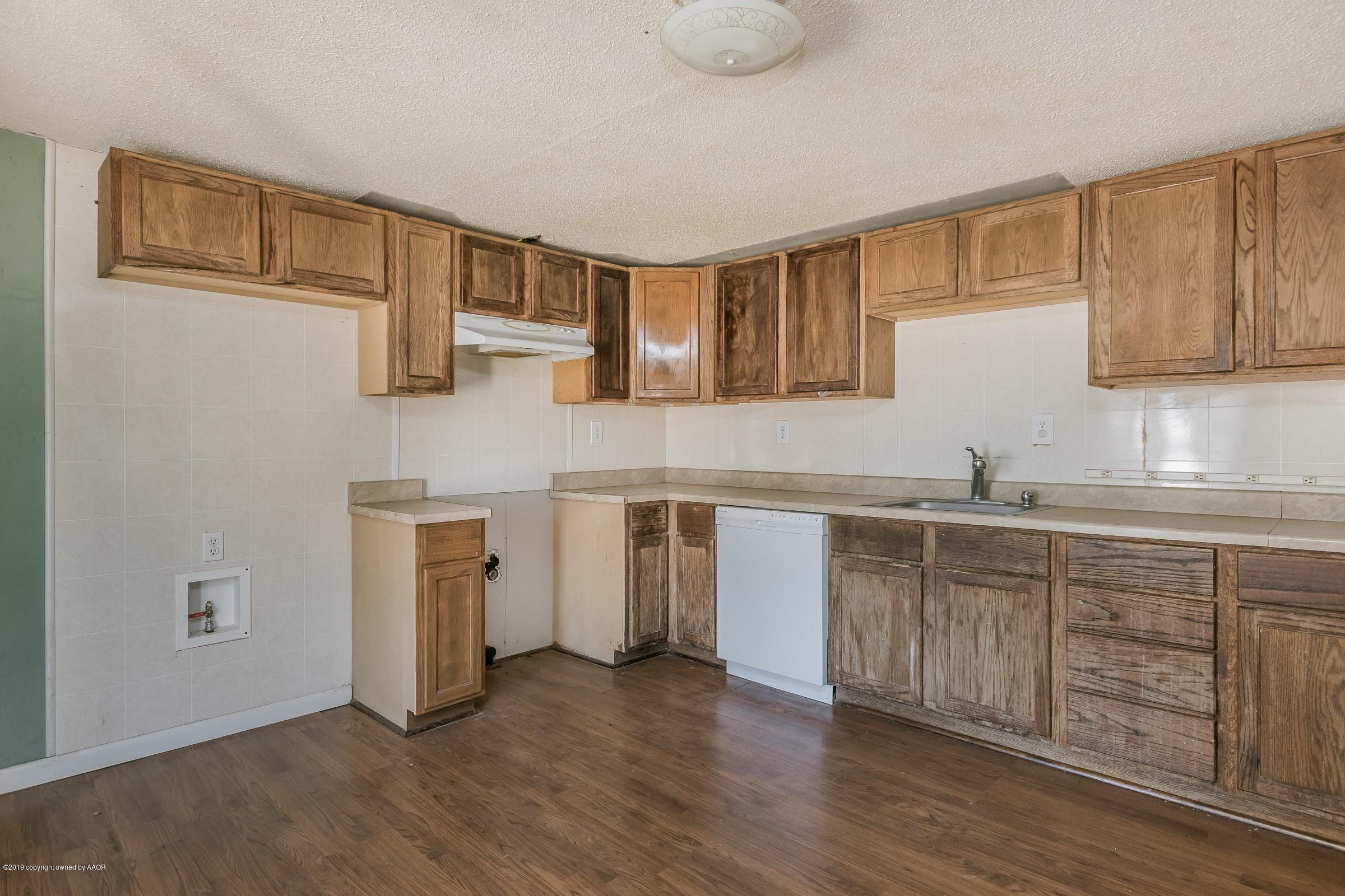 1006 South Ridgeland Avenue Fritch, TX 79036 - Photo 6 of 18 006_Kitchen-2