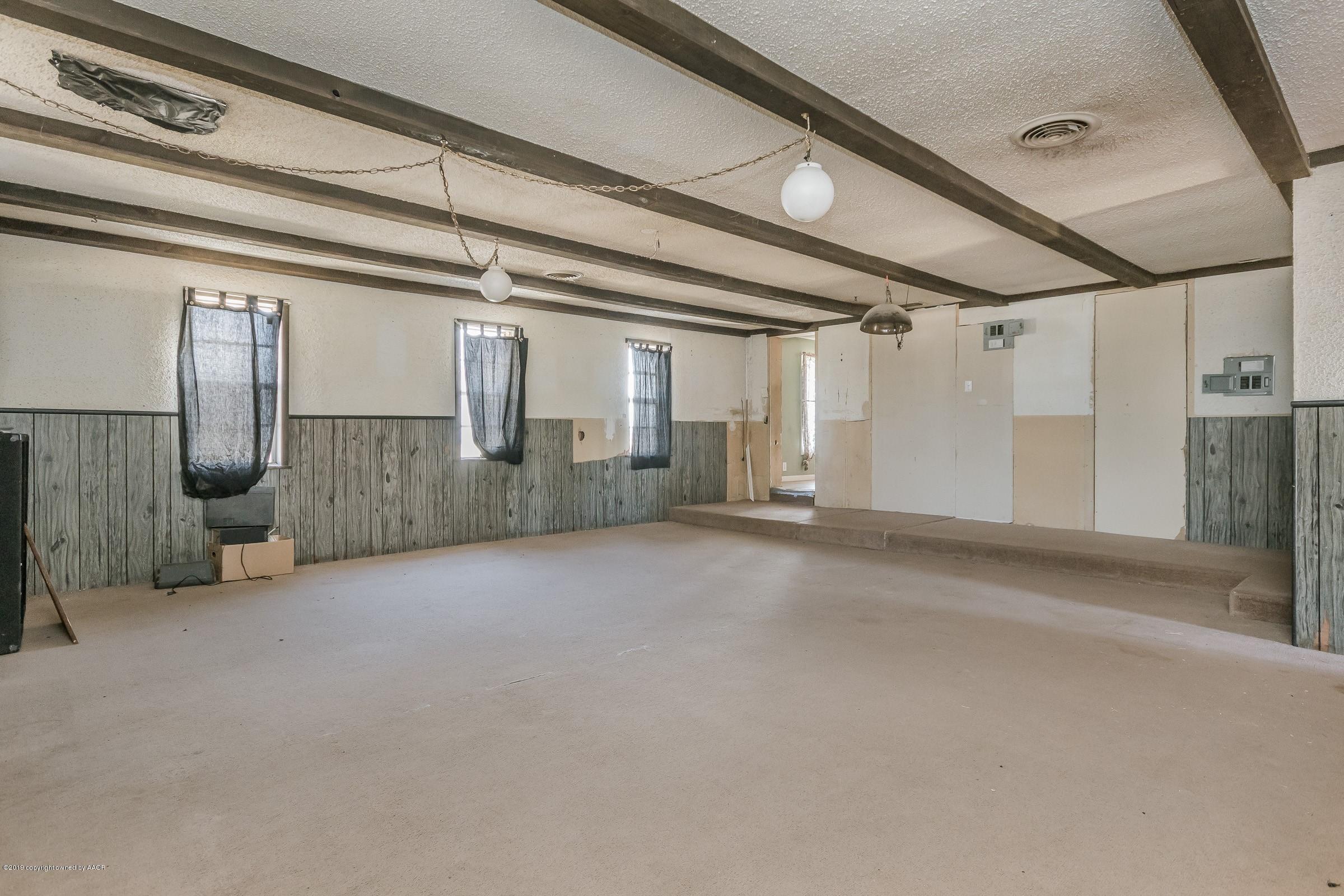 1006 South Ridgeland Avenue Fritch, TX 79036 - Photo 8 of 18 008_Den-2