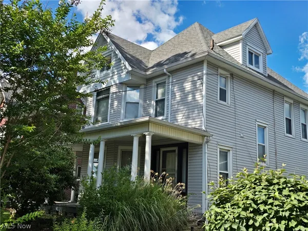 $249,900 | 407 Williams Avenue, Williamstown, WV 26187