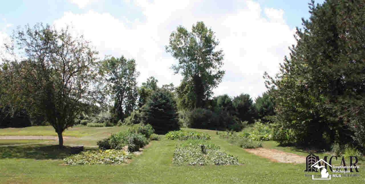 15183 West Albain Road Petersburg, MI 49270 - Photo 23 of 29 Gardens