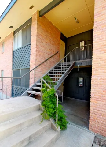 $1,050 | 3304 Red River Street, Unit 206, Austin, TX 78705