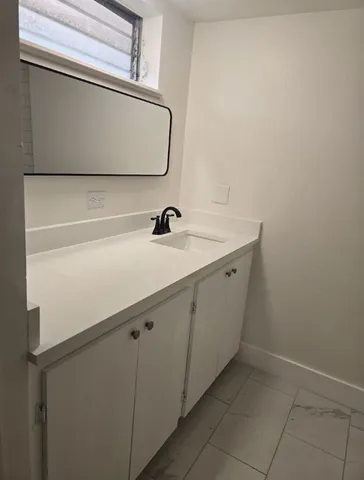 $1,050 | 3304 Red River Street, Unit 206, Austin, TX 78705