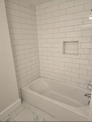 $1,050 | 3304 Red River Street, Unit 206, Austin, TX 78705