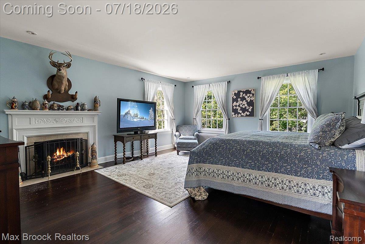 294 Lincoln Road Grosse Pointe, MI 48230 - Photo 29 of 84 Bedroom #2 with ensuite bathroom, walk-in closet and fireplace