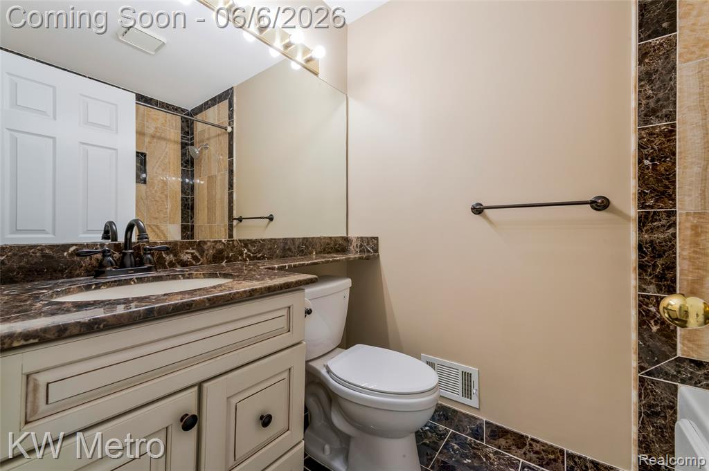 7348 Meadow Ridge Circle West Bloomfield, MI 48322 - Photo 30 of 59