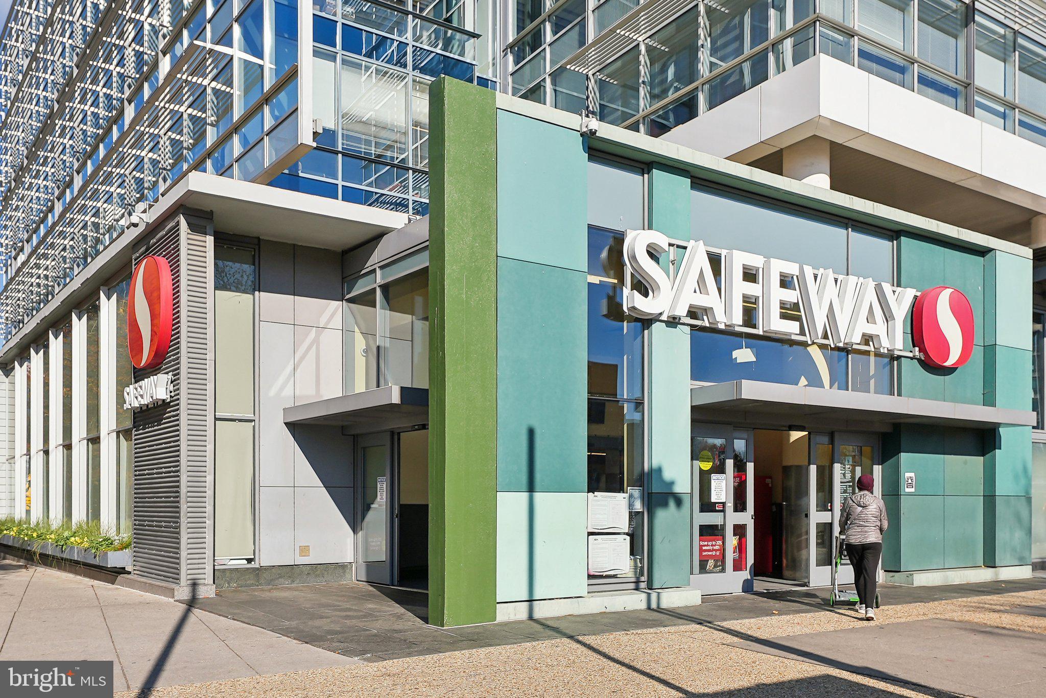 350 G Street Southwest, Unit N302 Washington, DC 20024 - Photo 25 of 32 a view of street with an entrance to building