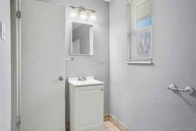 $687,500 | 1175 Akron Street, Aurora, CO 80010