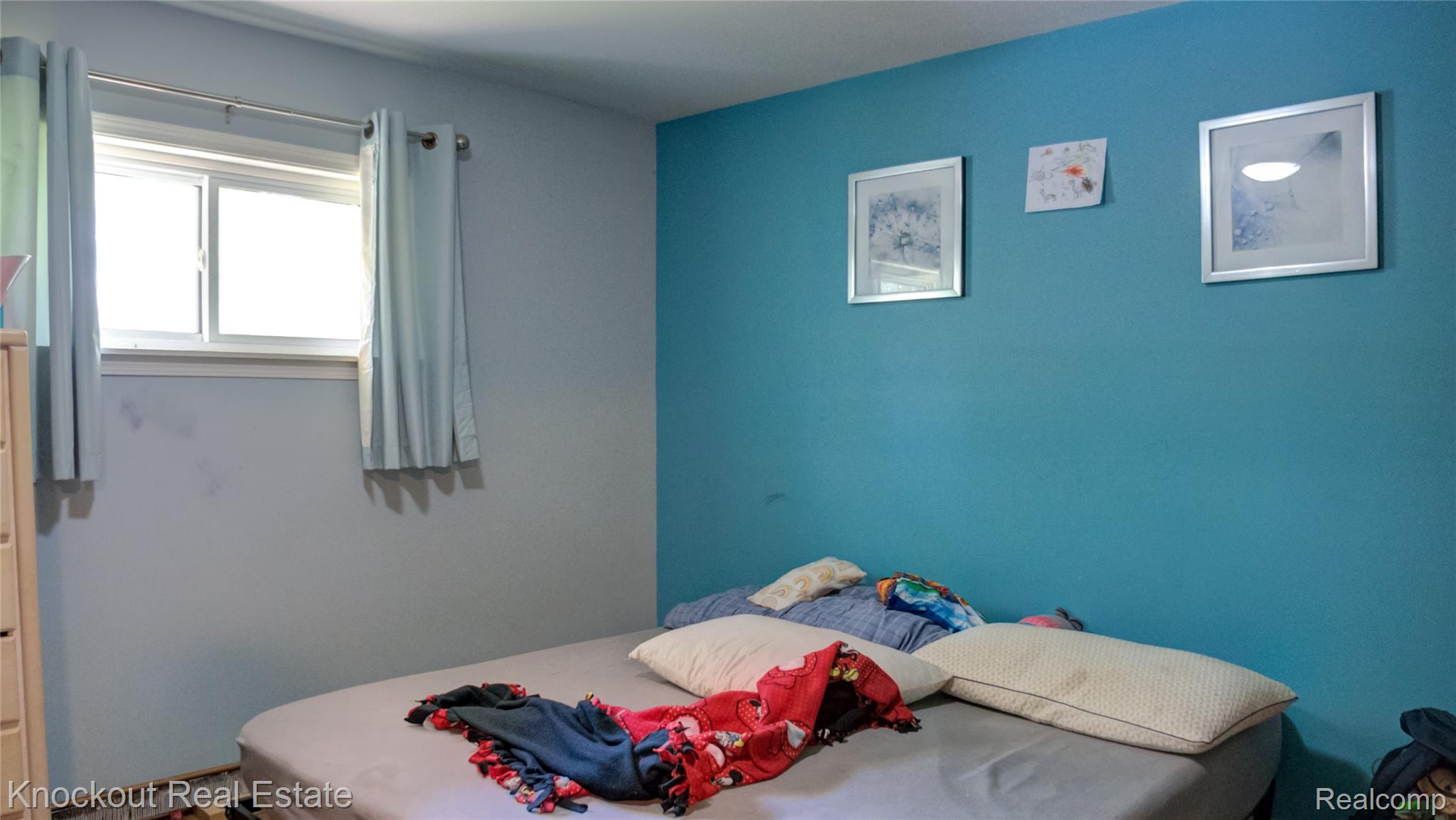 4195 Williamson Road Saginaw, MI 48601 - Photo 23 of 50 Bright interior room with a prominent accent wall