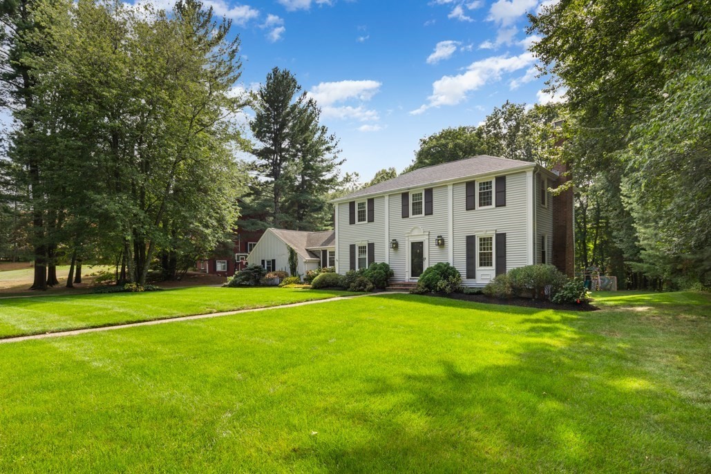 24 Edgemere Road Lynnfield, MA 01940 - Photo 5 of 42 Gallery Image 5