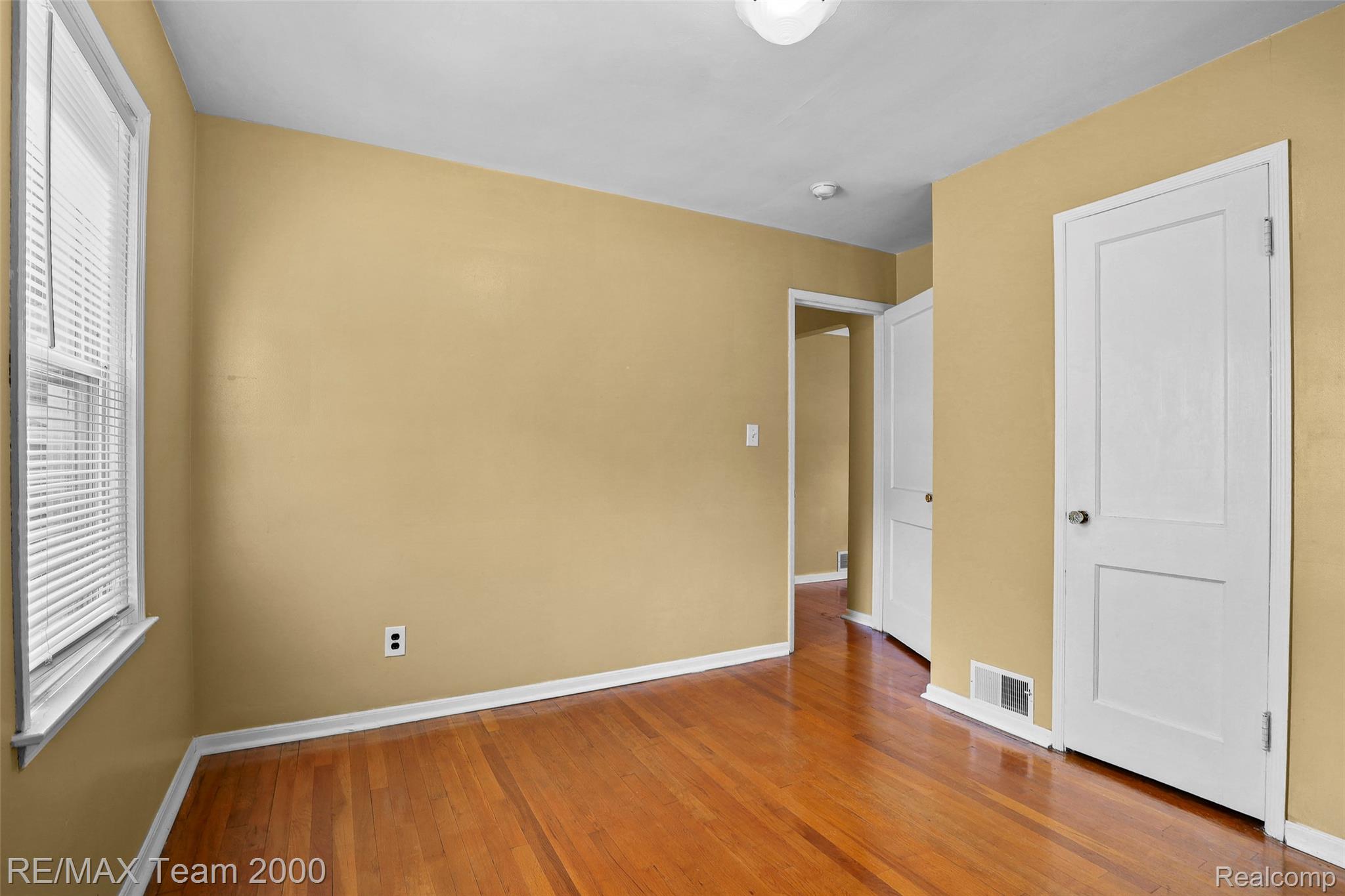 3130 Chestnut Street Dearborn, MI 48124 - Photo 16 of 30 Hardwood flooring throughout