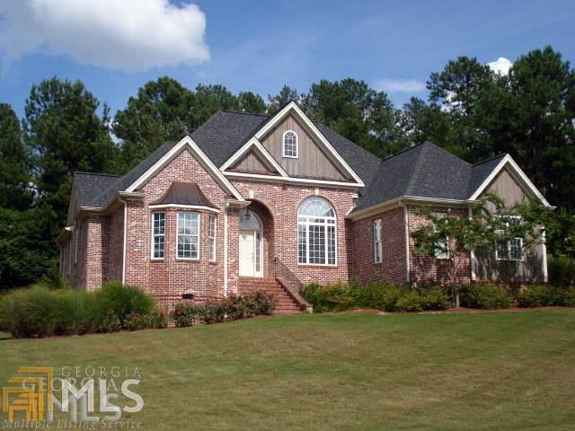 8 North Cloudview Road Southeast Rome, GA 30161 - Photo 1 of 1 a front view of a house with garden