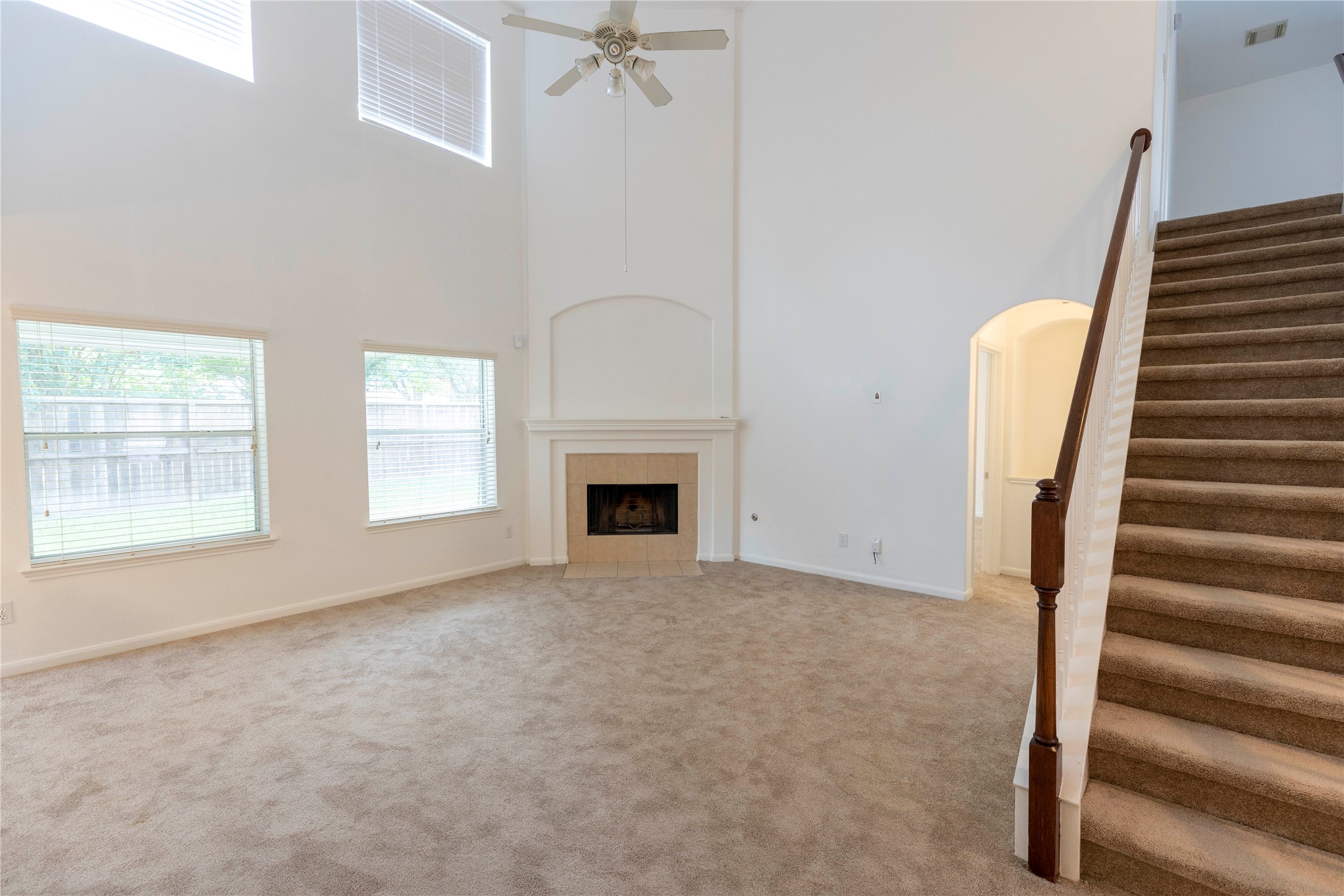 8218 Rushing Stream Court Tomball, TX 77375 - Photo 4 of 16 Living