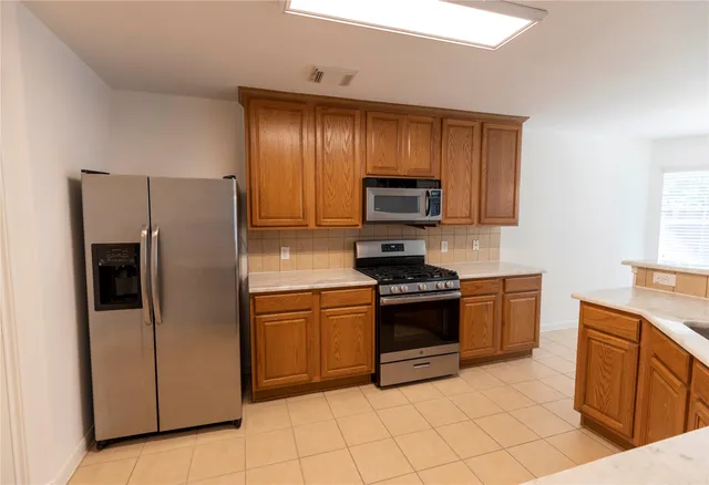 $2,550 | 8218 Rushing Stream Court, Tomball, TX 77375