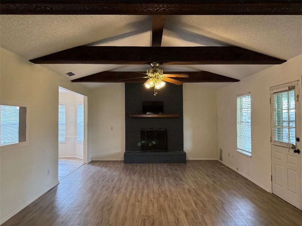 110 Timberview Drive Portland, TX 78374 - Photo 11 of 30 a view of a livingroom with a ceiling fan and window