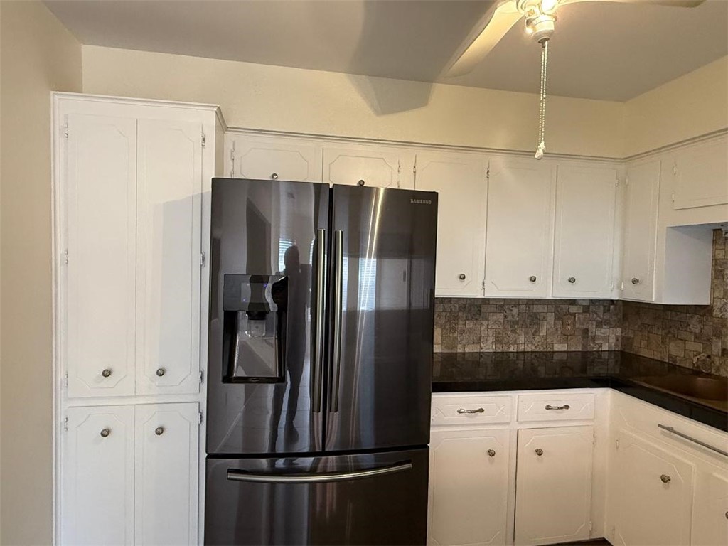 110 Timberview Drive Portland, TX 78374 - Photo 4 of 30 a kitchen with stainless steel appliances a refrigerator and cabinets